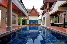 Talay Sawan Bang Saray, บ้านในบางเสร่, นาจอมเทียน