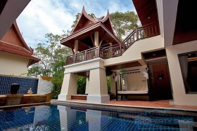 Talay Sawan Bang Saray, บ้านในบางเสร่, นาจอมเทียน