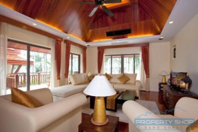 Talay Sawan Bang Saray, บ้านในบางเสร่, นาจอมเทียน