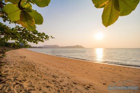 ขายที่ดินฝั่งทะเลบางเสร่ ห่างหาด 300 เมตร - ที่ดินสำหรับขายในบางเสร่, นาจอมเทียน