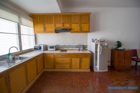 Private Beach Condo For Sale, Beach Front - 2 ห้องนอนคอนโดสำหรับขายในบางเสร่, นาจอมเทียน