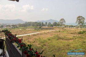 ขายคอนโดใกล้หาดเพียง 250 ม. ห้องมุม Sea View - 1 ห้องนอนคอนโดสำหรับขายในบางเสร่, นาจอมเทียน