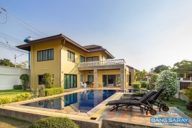 Pool Villa 2 ชั้น สไตร์บาหลี ให้เช่า, ทำเลใกล้ทะเลเพียง 5 นาที - 4 ห้องนอนบ้านสำหรับเช่าในบางเสร่, นาจอมเทียน