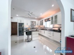 ขาย Pool Villa คุณภาพยูโรปผนัง 2 ชั้น ใกล้แหล่งท่องเที่ยว - 2 ห้องนอนบ้านสำหรับขายในบางเสร่, นาจอมเทียน