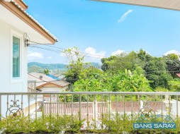 บ้าน 2 ชั้นรีโนเวทใหม่ รายล้อมไปด้วยวิวเขาสัตหีบ - 5 ห้องนอนบ้านสำหรับขายในสัตหีบ, นาจอมเทียน