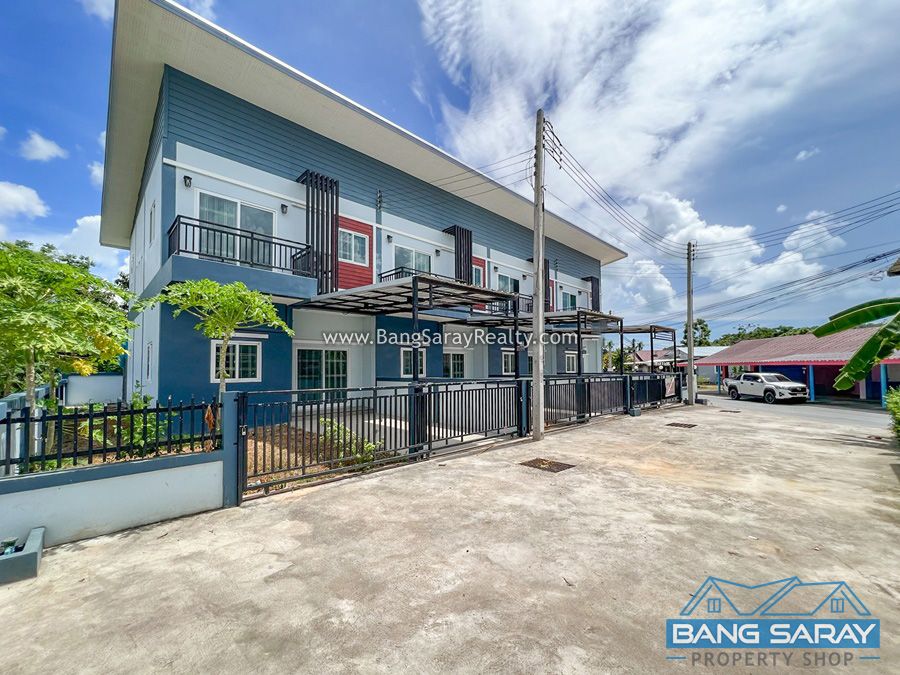 Town Home for Sale near NongNuch Garden บ้าน  สำหรับขาย