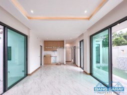 พูลวิล่า ทรง Modern Tropical ไม่อยู่ในโครงการ - 2 ห้องนอนบ้านสำหรับขายในบางเสร่, นาจอมเทียน