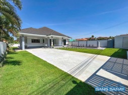  ขาย Pool Villa สร้างใหม่ ใกล้แหล่งท่องเที่ยว - 3 ห้องนอนบ้านสำหรับขายในบางเสร่, นาจอมเทียน
