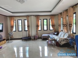 บ้านบางเสร่ ฝั่งทะเล 2 ชั้น ปลูกสร้างเอ - 5 ห้องนอนขึ้นไปบ้านสำหรับขายในบางเสร่, นาจอมเทียน
