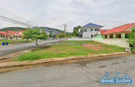 ขายที่ดินเปล่าสัตหีบ ในหมู่บ้าน มี รปภ. ใกล้แม็คโคร - ที่ดินสำหรับขายในสัตหีบ, นาจอมเทียน
