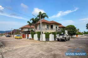 บ้านเดี่ยวหลังมุม วิวภูเขา สระส่วนตัว รีโนเวทใหม่ทั้งหลัง - 4 ห้องนอนบ้านสำหรับขายในบางเสร่, นาจอมเทียน