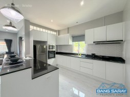 ให้เช่าบ้านสร้างใหม่ ฝั่งทะเลบางเสร่  - 2 ห้องนอนบ้านสำหรับเช่าในบางเสร่, นาจอมเทียน